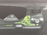【エマージェンシーブレーキ】走行中に前方の車両等を認識し、衝突しそうな時は警報とブレーキで衝突回避と被害軽減をアシスト。より安全にドライブをお楽しみいただけます。