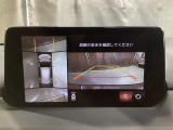 狭い場所での駐車やすれ違いなどでより的確な運転操作に役立つ360&deg;ビューモニターが装備されています。
