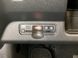 ハンドルの左下にETCがついています。高速道路の料金所の通過も楽々です。 カードの取り出しもしやすい場所についています。