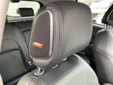 ヘッドレストにBOSEスピーカーが装着されています。