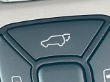 【パワーバックドア】スマートキーや運転席のボタンを押すだけでリアゲートが自動で開閉します!荷物を持っている時や、高い位置にあるバックドアを閉める際に便利な機能です♪