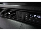 スマートフォンなどの音楽再生が可能なUSB接続ジャック装備車両です♪♪♪
