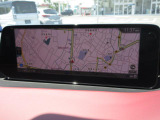 マツダコネクトの10.25インチワイドセンターディスプレイです。『Android Auto』『Apple CarPlay』や独自のコネクテッドサービスに対応したインターフェイスシステムです。