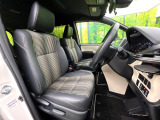 運転席まわりには十分なスペースがあり、大柄な方でもゆったり運転していただける環境です。