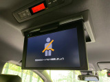 【フリップダウンモニター】大画面モニターで後席でもエンタメをお楽しみいただけます。小さなお子様にも大人気の装備です♪