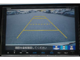【バックカメラ】後方の映像がリアルタイムで確認できるため、初心者の方や運転に自信のない方でも安心して車庫入れができます!狭い駐車場はもちろん、雨の日や夜間でもストレスなく駐車することができます。