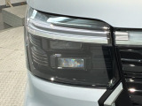 LEDヘッドライトは、点灯の瞬間から最大光量を発揮し、突然暗くなるトンネルなどでの安定感を高めます。