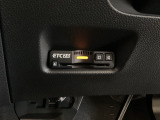 ハンドルの左下にETC2.0がついています。高速道路の料金所の通過も楽々です。 カードの取り出しもしやすい場所についています。