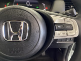 ハンドルにHondaセンシング系のクルーズコントロールやレーンキープアシストなどのスイッチが装備されています。ハンドルから手を離さず安全に操作できます。
