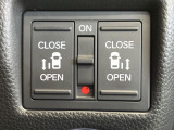 【両側パワースライドドア】スマートキーや運転席のスイッチで後席両側スライドドアの開閉が可能♪電動だから力を入れてドアを開ける必要が無く、小さなお子様でも簡単に開け閉めでき快適です♪