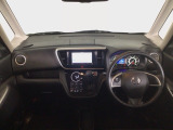 【前方視界】開放的な前方視界!運転がしやすく疲れにくいです♪窓が大きく、見通しがとっても良いおクルマですよ♪