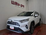 大人気SUV RAV4です!スタイリッシュな外観と、雪道も安心の4WD。アウトドアにもキャンプにもピッタリな1台ですね♪