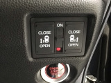 【両側パワースライドドア】両側がパワースライドドアになっており、運転席のスイッチやスマートキーでも開閉が可能です!開口部も広いので乗り降りも楽々♪
