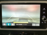 【バックカメラ】運転が苦手な方も車庫入れラクラクです!ギアをリバースに入れれば自動的に切り換わりますので、面倒な操作は不要です♪狭い駐車場もお車を傷つけず安心ですね!