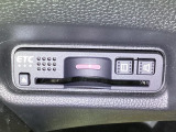 【ETC車載器】カードを挿すだけでゲートをスルー。利用には車両情報を登録する「セットアップ」が別途必要です。