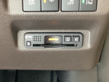 ハンドルの右下にETCがついています。高速道路の料金所の通過も楽々です!。 カードの取り出しもしやすい場所についています。