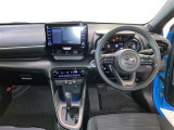 運転席周りのレイアウトをご覧ください。ナビゲーションが綺麗に装着されすっきり収まってますね!