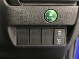 VSA装備車です。VSAはドライバーの操作と車の動きを見守っています。もし車の挙動が乱れたとき、4輪別々にブレーキをかけたり、エンジンパワーをしぼることによって車を安定させます。