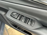 運転席から全てのドアの窓を操作できます!