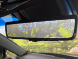【デジタルインナーミラー】後席の大きな荷物や同乗者で後方が確認しづらい時でも安心!カメラが撮影した車両後方の映像をルームミラー内に表示。クリアな視界で状況の確認が可能です!