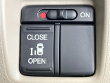 【パワースライドドア】スマートキーや運転席のスイッチでスライドドアの開閉が可能♪電動だから力を入れてドアを開ける必要が無く、小さいお子様でも、重い荷物を持っている時もラクに開け閉めできます♪