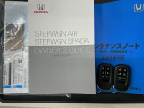 スマートキーは鍵をバッグに入れたままでもドアロックの開閉やエンジンのON・OFFができます。夜間や雨の日も鍵を探さなくて良いので便利です。