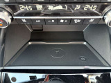スマートフォン用ワイヤレス充電(※機種による)を採用しております。