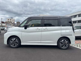 乗り降りのイメージが湧く左側面。ドア面の通りやスライド有無、小キズの出やすい部分も確認◎。