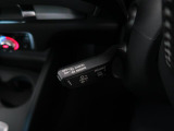 アダプティブクルーズコントロール機能搭載。前方の車両の速度に合わせて車間距離を一定に保ち、自動的にアクセル・ブレーキを調整します。