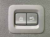 【パワーバックドア】スマートキーや運転席のボタンを押すだけでリアゲートが自動で開閉します!荷物を持っている時や、高い位置にあるバックドアを閉める際に便利な機能です♪