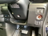 左側に高速で便利なETCがあり、また、便利な電動スライドドア、横滑りを防ぐVSAなどのスイッチは、運転席の右側、手の届きやすい位置にあります。