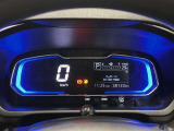 走行中でも確認しやすい大きさのメーターはデジタル表示タイプ!表示内容もシンプルです!