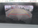 バックでの駐車をサポートしてくれるバックカメラ付きです。