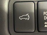 【エレクトリックテールゲート】荷物を抱えた状態でもリアゲートの開閉が可能です!お買い物時やアウトドアの際に役立ちますね。