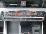 オートエアコンなので、お好みの温度に設定することで車内を快適にしてくれます。