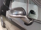 【BMWミラー】視認性の高いスタイリッシュなミラー。自動防眩機能も付いており夜間のドライビングをサポートします。