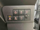 ダイハツのお店では、ダイハツを知り尽くしたプロフェッショナルが、専用の診断機器を使って各システムを点検。