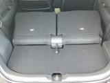 後席の操作がしやすく、荷物の量や大きさに合わせてスムーズにシートアレンジが行えます。