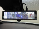 スマートルームミラー付きで後部座席に乗車してても後方がしっかり見れます