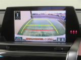 車両後方の映像を映すバックモニター。進路を確認しながら安全に車庫入れできます。