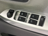 【電動格納ミラー】サイドミラーは電動格納式となっており、狭い駐車場でもキズがつくリスクを抑えられます。