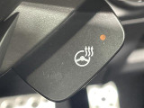 【ステアリングヒーター】冬場の寒い日に手がかじかみながら運転するのはツライですよね。でも、これがあれば安心です!ハンドルのグリップ部がじわっと暖かくなって心までポカポカします。