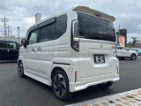 後ろ姿とサイドのバランスが分かる一枚。テール周りの印象や角の状態、荷室のイメージも掴めます。