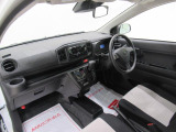 ダイハツのお店では、ダイハツ車を知り尽くしたプロフェッショナルが、専用の診断機器を使って各システムを点検しております。