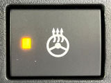 【ステアリングヒーター】冬場に冷たくなりやすい革巻きステアリングを、スイッチ一つで素早く適温に!エアコンよりも早く温まってくれるので、寒い日の運転も快適になりますね♪