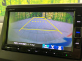 【バックカメラ】駐車時に後方がリアルタイム映像で確認できます。大型商業施設や立体駐車場での駐車時や、夜間のバック時に大活躍!運転スキルに関わらず、今や必須となった装備のひとつです!