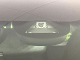 【ホンダセンシング】走行中に前方の車両等を認識し、衝突しそうな時は警報とブレーキで衝突回避と被害軽減をアシスト。より安全にドライブをお楽しみいただけます。