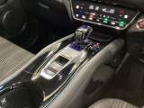 スマートな電子制御式パーキングブレーキに加え、渋滞時などでブレーキペダルから足を離しても停車を維持するオートブレーキホールド機能により、運転がより快適になります。