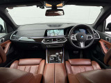 BMW Premium Selection 江戸川は、約20台の展示スペースがあり、常時新車拠店より厳選された認定中古車が続々と入庫しております。