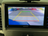 【バックカメラ】運転が苦手な方も車庫入れラクラクです!ギアをリバースに入れれば自動的に切り換わりますので、面倒な操作は不要です♪狭い駐車場もお車を傷つけず安心ですね!